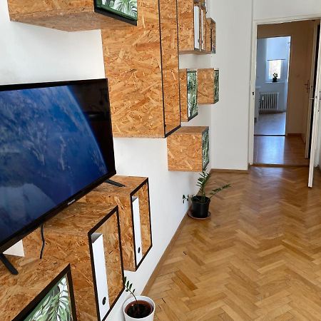 Cozy Apartment Near The City Center Градец-Кралове Экстерьер фото
