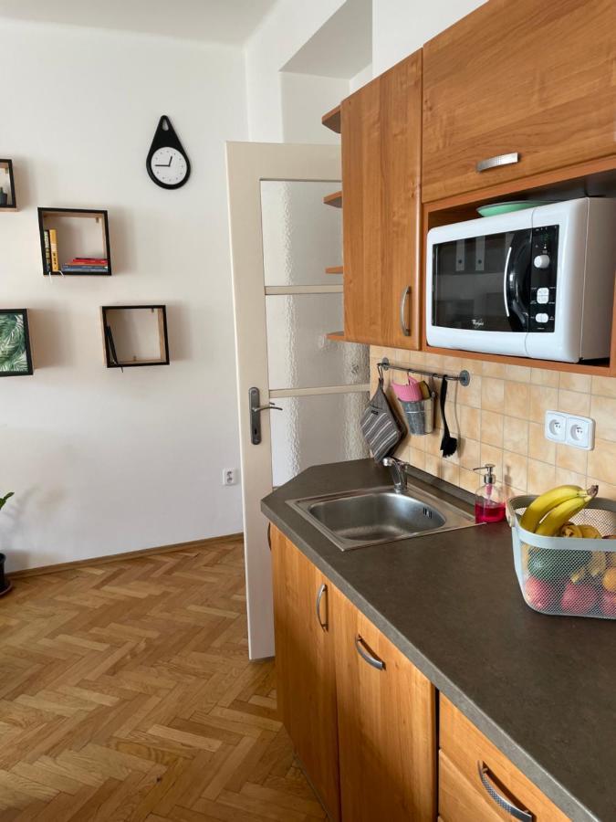 Cozy Apartment Near The City Center Градец-Кралове Экстерьер фото